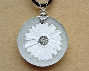 Concrete necklace - Real daisy necklace - Real flower necklace - Concrete jewelry - Concrete flower - Concrete art - Concrete pendant