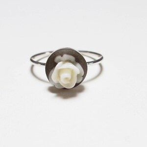 Sterling silver rose ring - White rose ring - Sterling silver concrete ring - Concrete jewelry - White resin rose - Petite ring