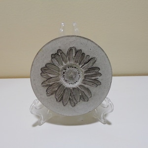 Shasta daisy decor - Concrete daisy - White daisy - Garden decor - Concrete Art - Concrete stepping stone - Concrete garden - Daisy art