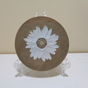 Shasta daisy decor - Concrete daisy - White daisy - Garden decor - Concrete Art - Concrete stepping stone - Concrete garden - Daisy art