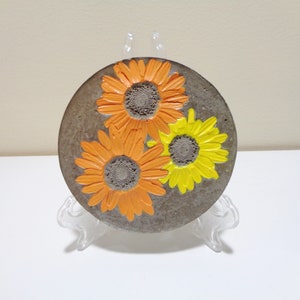 Shasta daisy decor - Concrete daisy - Yellow daisy - Garden decor - Concrete Art - Concrete stepping stone - Concrete garden - Orange daisy