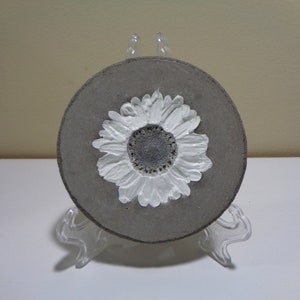 Shasta daisy decor - Concrete daisy - White daisy - Garden decor - Concrete Art - Concrete stepping stone - Concrete garden - Daisy art