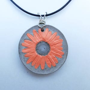 Concrete necklace - Real daisy necklace - Real flower necklace - Concrete jewelry - Concrete flower - Concrete art - Concrete pendant