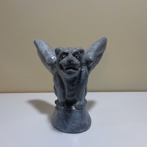 Small concrete gargoyle statue - Fairy garden miniatures - Fairy garden accessories - Garden decor - Concrete art - Gargoyle statue
