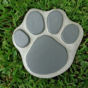 Concrete paw print - Pet memorial stone - Garden stepping stone - Concrete art - Concrete garden decor - Garden art - Outdoor garden