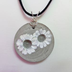 Concrete necklace - Real daisy necklace - Real flower necklace - Concrete jewelry - Concrete flower - Concrete art - Concrete pendant