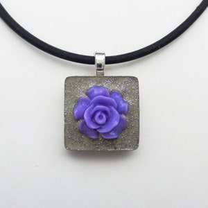 Purple rose necklace - Concrete necklace - Concrete jewelry - Girl&#39;s necklace - Children&#39;s jewelry - Purple resin rose