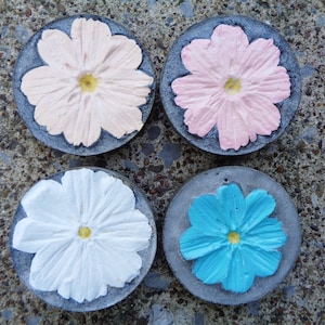 Concrete wildflowers - Real wildflowers - Miniature concrete steppingstones - Concrete garden decor - Concrete art - Outdoor garden