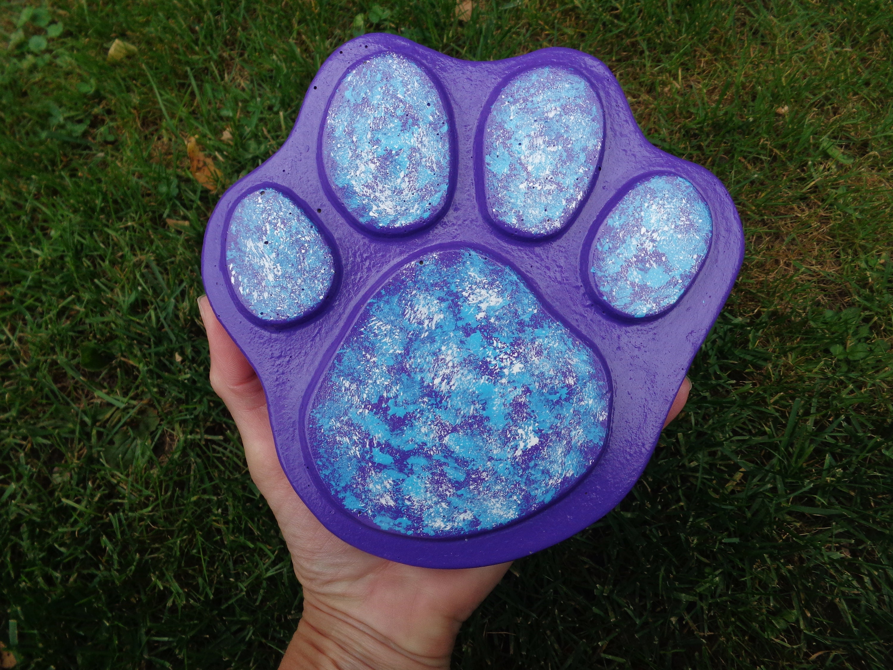 Large Paw Print Stepping Stone - Concrete Garden Memorial For Dogs Or Cats