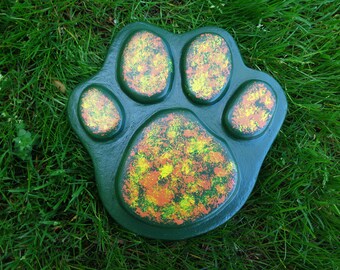 Concrete paw print - Pet memorial stone - Garden stepping stone - Concrete art - Concrete garden decor - Garden art - Outdoor garden