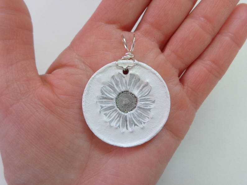 Concrete art Real daisy necklace Real flower necklace Concrete flower Concrete pendant Concrete necklace Concrete jewelry