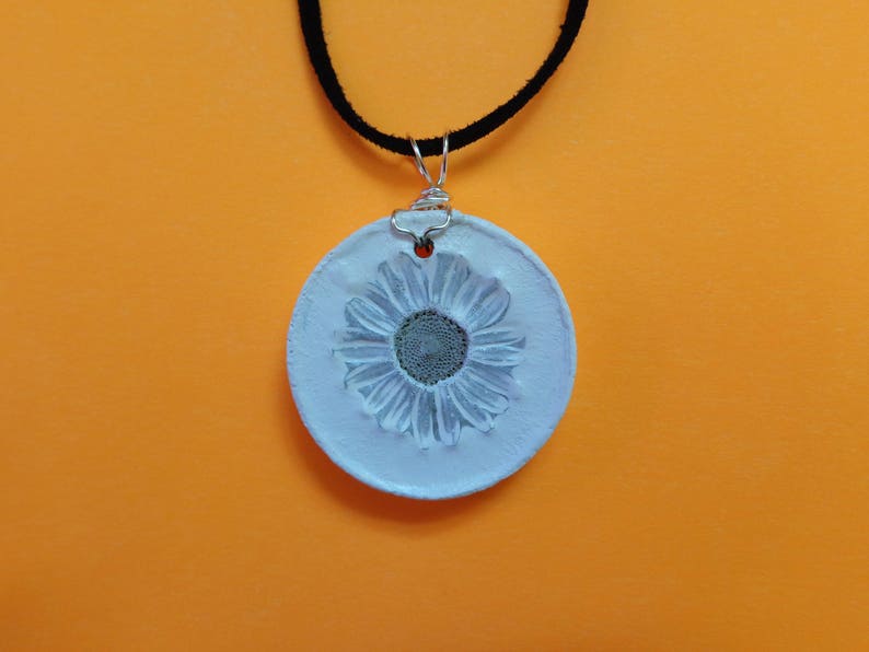 Concrete art Real daisy necklace Real flower necklace Concrete flower Concrete pendant Concrete necklace Concrete jewelry