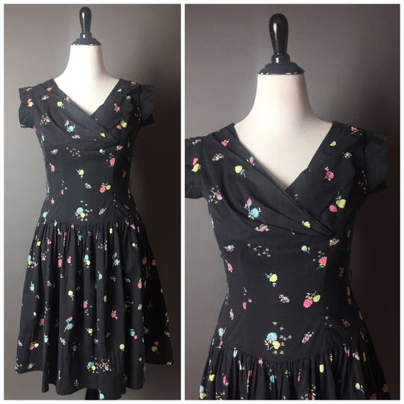 Vintage 50s dress / 1950s dress / floral dress / v
