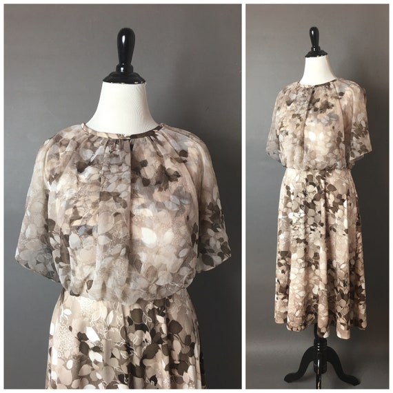 Vintage 70s dress / 1970s dress / floral dress / v