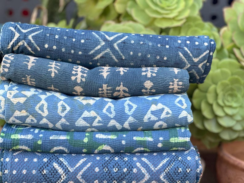 Vintage Indigo Cotton Throw: Hand-Printed Tribal Floral Blanket afbeelding 1