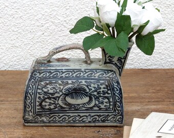 Antique Blue & White Porcelain Vessel: Chinese Pottery Vase