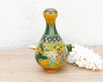 Antique Famille Rose Vase – Chinese Porcelain Decorative Vessel