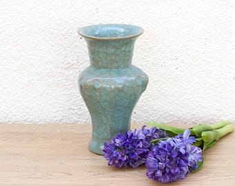 Antique Chinese Crackle Glaze Porcelain Vase: Tranquil Blue Vessel