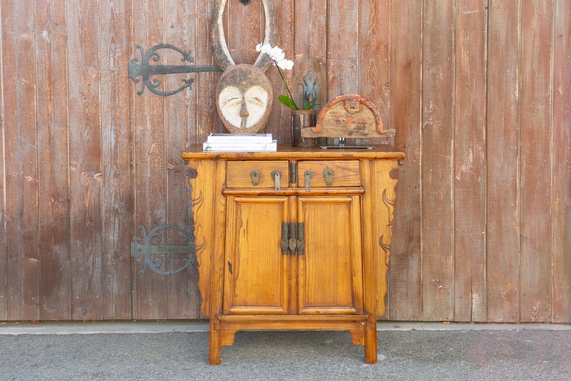 Gabinete buffet estilo elm de elmo natural de mediados del | Etsy