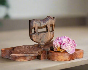 Carved Teak Cowbell From Rajasthan - Early 20th Century Carved Teak Cowbell From Rajasthan - Early 20th Century