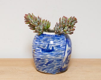 Vintage Hand-Painted Chinese Porcelain Vase: Blue & White Ceramic Jar
