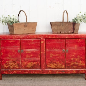 Red credenza 2024