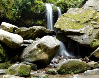 Impresión de Grotto Falls: Arte fotográfico de la cascada de las Montañas Humeantes