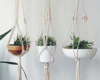 Cintre de plantes en macramé. Planteur suspendu, porte-plante en macramé