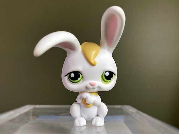 Littlest Pet Shop 245 Rabbit With Green Eyes Retired Vintage