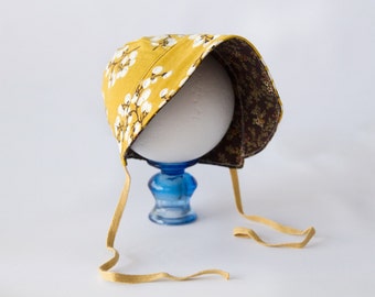 Baby Sun Bonnet : Snow berries on tan