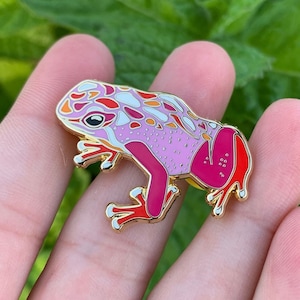 Lesbian Pride Frog Pin - 25% to Charity - Queer-Owned Business! - LGBTQ2SIA+ - LGBTQ - Subtle Lesbian Community Pride Flag Hard Enamel Pin