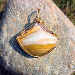 Pendentif en quartz agate de Colombie-Britannique rare : collier doré poli à la main
