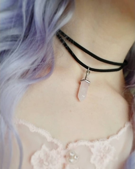 Healing stone choker deals