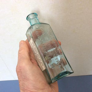 Small Antique Chemist Bottle Blunts Herb Beer Extract Aqua Bottle,  Pharmacy bottle.