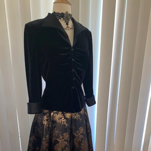 Vintage Elegant Goth Vampire Black Velvet Top and Black Metallic Gold Floral Jacquard A-line  Midi Skirt Outfit Set Sz S