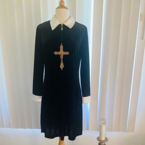 black dress with white collar and cuffs Contrast | Sustainable Womenswear and gold Alexia Admor Velvette Shirtdress, 6