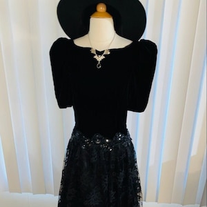 Vintage 1970&#39;s Black Velvet n Lace Scott McClintock Goth Witch Alternative Formal Dress Sz S