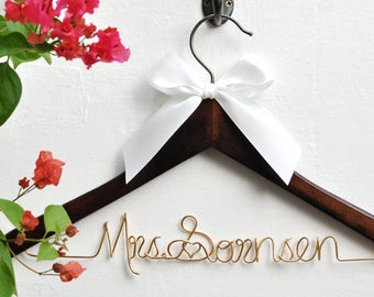 Wedding Gift,Bride gift,Personalized Wedding Hangers,Name Hanger,shower gifts custom made wedding Hangers,Bridal Hanger