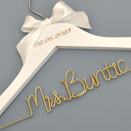 Cintre de mariée, cintre de nom de mariage, cintre personnalisé, cintre de mariage personnalisé, cintre de robe. Cadeaux de mariage