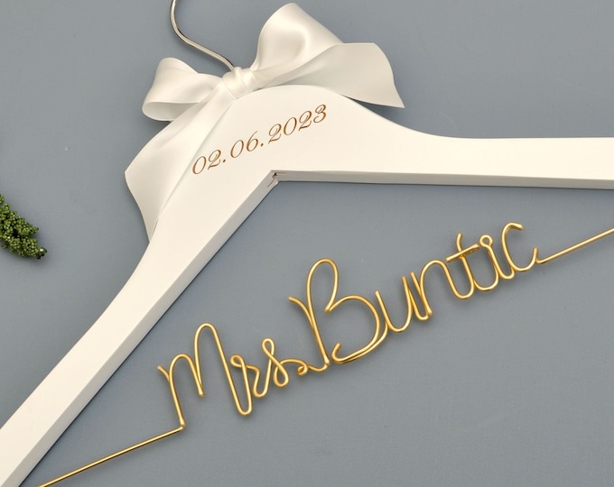 Bridal Hanger, Wedding Name Hanger, Personalized Hanger, Wedding Custom Hanger, Dress Hanger. Wedding Gifts