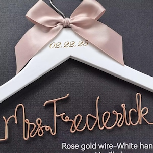 Personalisierte Hochzeit Kleiderbügel, Brautparty Geschenke, Braut Kleiderbügel, Brautjungfer Kleiderbügel, benutzerdefinierte Geschenke Bild 5