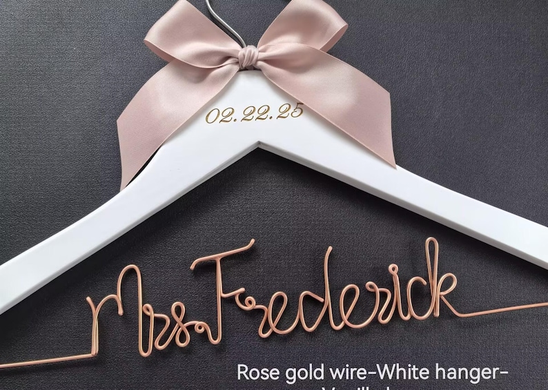 Personalisierte Hochzeit Kleiderbügel, Brautparty Geschenke, Braut Kleiderbügel, Brautjungfer Kleiderbügel, benutzerdefinierte Geschenke Bild 5