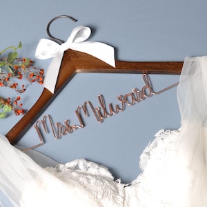 Personalized Wedding dress hanger, Bride hanger,Mrs hanger, Bridal Shower Gift,Personalized Bride Hanger,Personalized Custom Wedding Hanger,