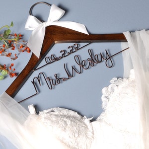 Personalized Bridesmaid Hanger, Bridesmaid gifts, Wedding hanger, Bridal Shower Gift, Custom Bridesmaid name hanger,Bridesmaid dress hanger