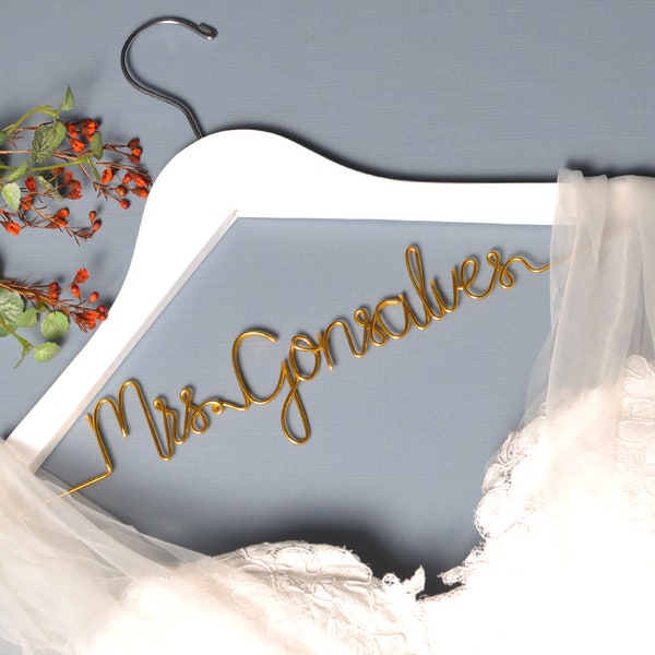 Wedding Gift,Bride gift,Personalized Wedding Hangers,Name Hanger,shower gifts custom made wedding Hangers,Bridal Hanger