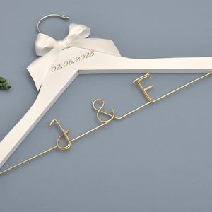 Personalisierte Hochzeit Kleiderbügel, Brautparty Geschenke, Braut Kleiderbügel, Brautjungfer Kleiderbügel, benutzerdefinierte Geschenke Bild 4