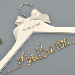 Bridal Hanger, Wedding Name Hanger, Personalized Hanger, Wedding Custom Hanger, Dress Hanger. Wedding Gifts