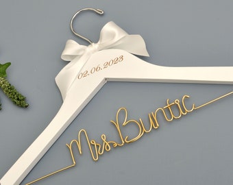 Bridal Hanger, Wedding Name Hanger, Personalized Hanger, Wedding Custom Hanger, Dress Hanger. Wedding Gifts