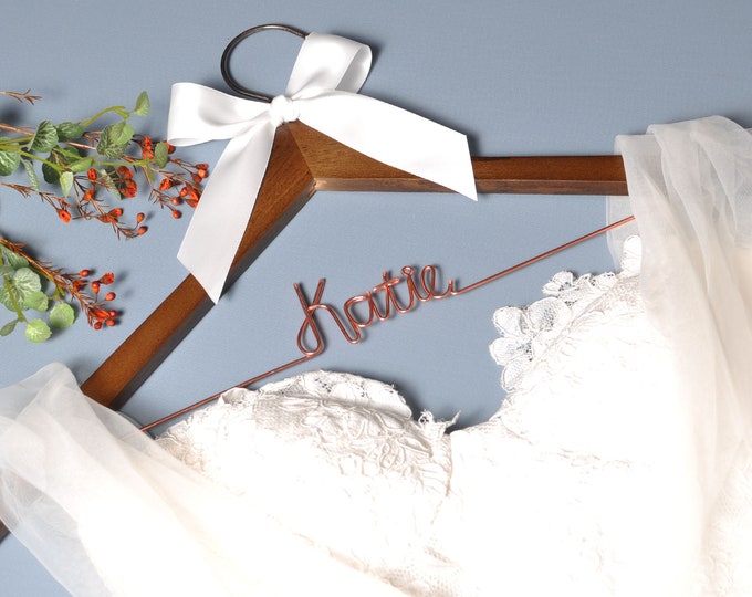 Personalized Wedding Gift / Wedding Gift / Personalized Gift / /Engagement Gift /Wedding hanger/Dress hanger/Name hanger/bridal hanger