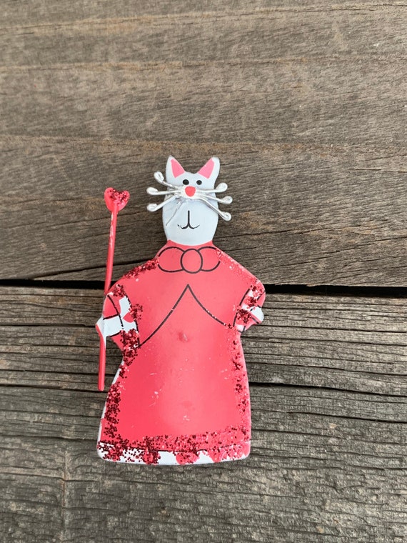 Cat Brooch | Queen of Hearts Brooch | Queen Gift |
